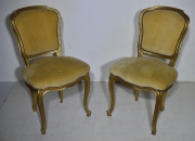 Ocho sillas Luis XV, asiento y respaldo tapizado en pana beige,
