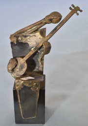 Trovador, escultura de plata de Egon Paul Hoffmann. 13 cm.