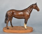 Figura de caballo de porcelana inglesa Beswick. Frente: 23 cm.
