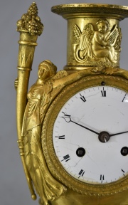 Reloj Charles X, de bronce dorado, falta tapas. Con Péndulo y llave. Desperfectos. Ato: 33,5 cm.