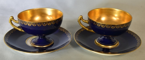 Dos tazas con platos porcelana Epiag, con figuras femeninas.