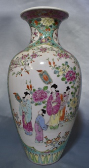 Vaso chino de porcelana, fisura. Alto: 45 cm.