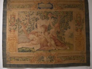 Nom Secus AC Dulsiccima Nutrix, tapiz pintado.165 x 212 cm. representando una madere alimentando a los tres niños.