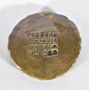 VISAGE, Medalla de bronce de Picasso, al dorso inscripción MADOURA...... PICASSO. Diámetro: 3,4 cm.