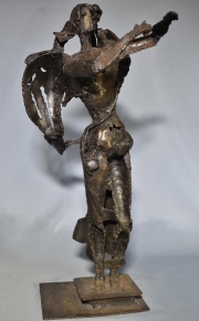 L.Juarez. Angel, escultura de metal, firmada en la base Juarez. Alto: 48 cm.