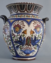 Vaso de cerámica europea. 33 cm.