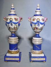 Dos candeleros italianos (potiches)