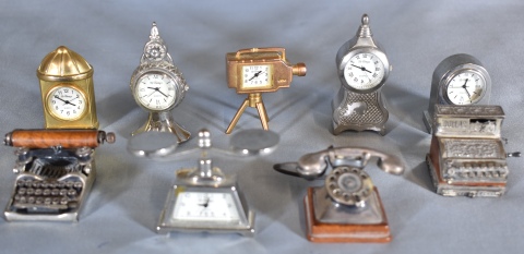 Seis Relojes, 2 maquina de escribir y teléfono. 9 Miniaturas.