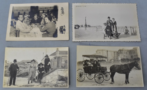 ALBUM CON 88 FOTOS y POSTALES de Mar del Plata. Algunas de familias, playa, rambla, carruajes, etc., de los años 1919 a
