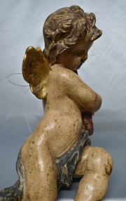 Angel con Mandolina, talla de madera policrfomada. Alto: 56 cm.