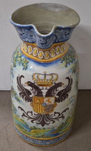 Gran jarra en cerámica española de Talavera, restaurada. Alto 67 cm.