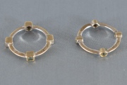 Par de anillos Cartier de oro blanco con piedras. Peso total: 6,3 gr.