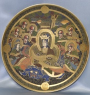 Plato Satsuma de cerámica japonesa policromada. Diámetro: 41 cm.