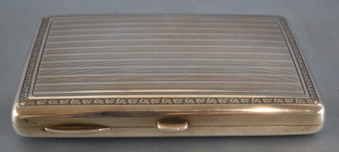 Cigarrera rectangular de plata Austriaca 935. Peso: 187 gr.