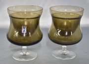 Doce copas dobles, para mariscos (1 incompleta), de vidrio ahumado.