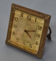 Reloj de mesa despertador alemán. Pequeños desperfectos. Alto: 8, 2 cm.