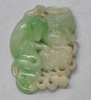 Roedores, grupo de jade chino tallado. Frente: 6,3 cm.