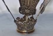 Corona y tres resplandores de plata colonial. 4 piezas.