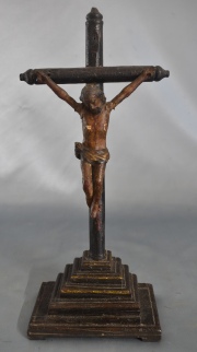 Crucifijo de madera tallada -294- Alto total: 34 cm.