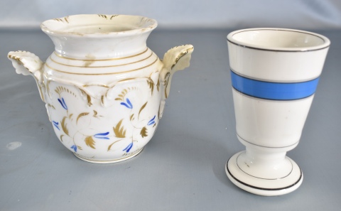 Azucarera, de porcelana con restauro, falta tapa, y vaso de opalina. 2 Piezas. 53 y 278