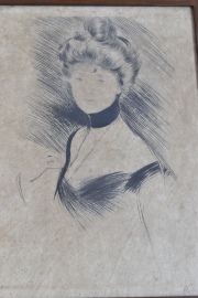 Helleu. Dos retratos femeninos, grabados, con manchas. Miden: 42 x 31 cm.