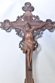 Cristo, talla en madera, faltantes. Alto: 81 cm.