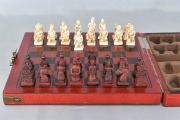 Juego de ajedrez Chino . Tablero en el estuche, con 32 trebejos de pasta. Despintes. 23,3 x 23,3 cm.