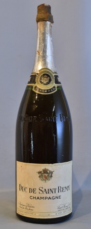 Gran botella Duc de Saint Remy en botella de 3.0000 cm3. Alto: 50 cm.