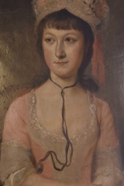 Retrato de Mujer con flor, óleo oval. Mínimos tiros de polilla. Mide: 45 x 34 cm.