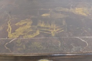 Gabinete chino con herrajes de bronce, desgastes. Alto: 90 cm. Frente: 70 cm. Prof.: 40 cm.