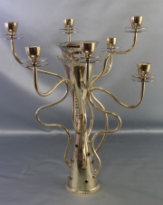 Candelabro de Borek Sipek, metal plateado. Alto: 40 cm.