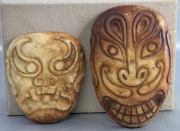 Dos máscaras distintas. Alto: 22 y 17 cm. 2 Piezas.