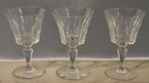 Doce Copas de cristal Baccarat, modelo Picadilly. Alto: 11,7 cm.