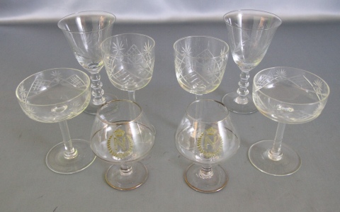 Conjunto de Copas distintas: 6 agua, 6 champagne, 6 vino, 4 cognac. 22 Piezas