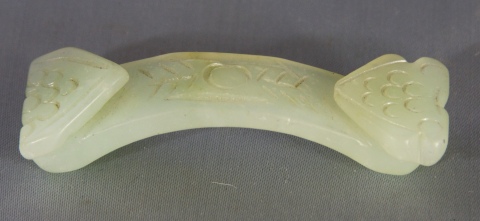 Hebilla China de jade. Largo: 7.4 cm.