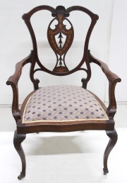 Sillón inglés, Eduardiano, de caoba con marquetería, asiento tapizado.