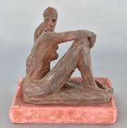 G. Laferrere, Desnudo sentado, terracota. Alto: 13 cm.