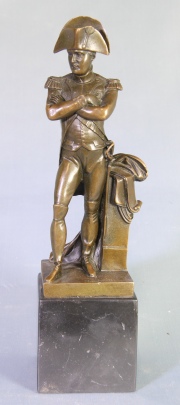 Napoleón de uniforme, bronce firmado Man Greb. Alto 30 cm..