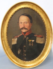 Retrato oval de un Militar, óleo. Mide: 39 x 28 cm.