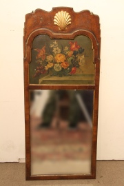 Trumeau, con pintura al óleo con flores, firmada J. Garnié. Espejo inferior. Alto: 101 cm. Frente: 43 cm.