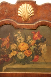 Trumeau, con pintura al óleo con flores, firmada J. Garnié. Espejo inferior. Alto: 101 cm. Frente: 43 cm.