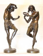 Delafontaine: Par de esculturas, Jóvenes Danzando, de bronce dorado. Alto: 43 cm.