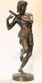 Delafontaine: Par de esculturas, Jóvenes Danzando, de bronce dorado. Alto: 43 cm.