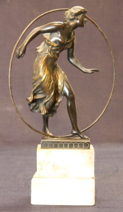 Joven danzando con un aro, bronce firmado G. Morin. Base de mármol. 25 cm.