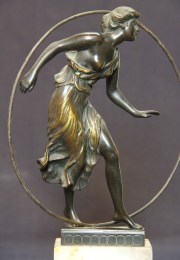 Joven danzando con un aro, bronce firmado G. Morin. Base de mármol. 25 cm.