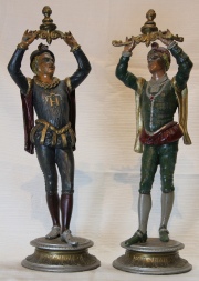 Pajes, par de esculturas de aleación de bronce policromadas. Peq. abolladura. Alto: 38 cm.