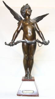 Cupido con arco, escultura de bronce. A. Moreau. Alto: 45 cm.