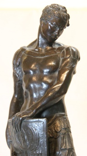 El vencedor. Escultura de bronce firmada P. Buigues. Alto: 47 cm.