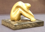 Desnudo de Mujer, bronce dorado. Alto total: 10 cm.