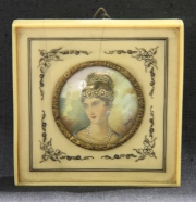 Napoleón y Josefina, dos miniaturas. La primera, oval, con marco octogonal de marfil, saltaduras. Alto: 8 y 4 cm.